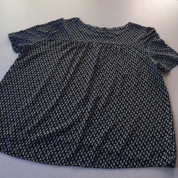 Ann Taylor LOFT geometric high low t shirt - Picture 8 of 8